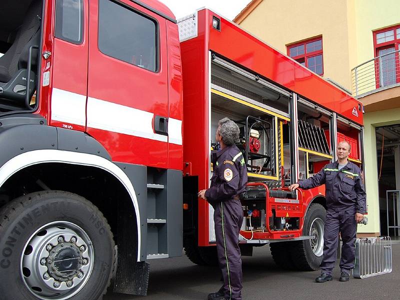 Hasiči z Mariánských Lázní se mohou pochlubit novou cisternou CAS 20 MAN.