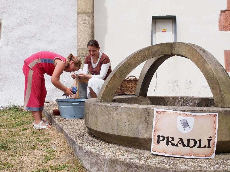 Tradiční historický jarmark s kulturním programem se o víkendu konal na hradě Seeberg nedaleko Františkových Lázní.