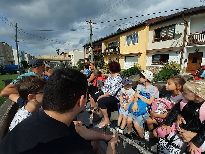 Františkovy Lázně přivítaly v neděli v podvečer plný autobus rodin z Moravy, kde řádilo tornádo. Město uvolnilo čtvrt milionu na týdenní pobyt v lázních a blízkém okolí. Cílem této akce je ulehčit práci vichřicím postiženým rodinám na obnově svých domovů 