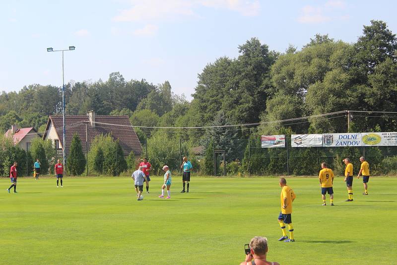 V Dolním Žandově oslavovali fotbalisté třicetileté výročí postupu.