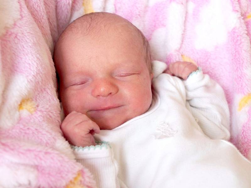 LEONA KRČÍNOVÁ se narodila v chebské porodnici v sobotu 26. ledna v 6.28 hodin. Při narození vážila 2 870 gramů a měřila 47 centimetrů. Doma v Habartově se z malé Leonky radují sourozenci Milánek s Kristýnkou, maminka Leona a tatínek Zbyněk.