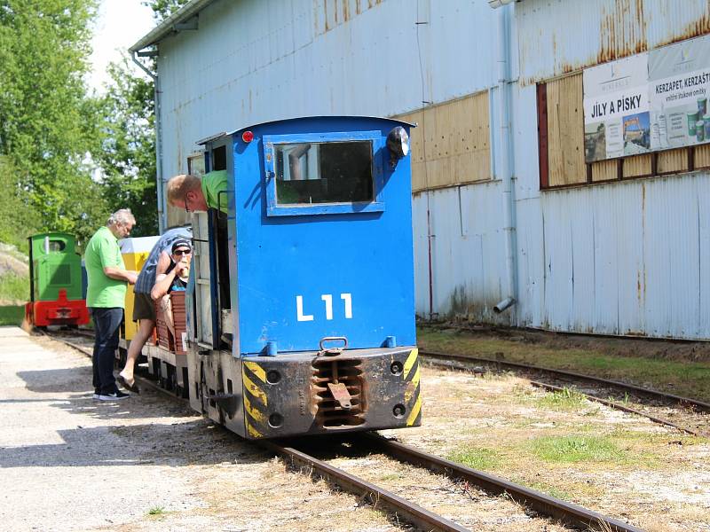 I letos si mohou lidé vychutnat jedinečné jízdy na úzkokolejce nedaleko přírodní rezervace Soos. V loňském roce přepravily vláčky několik stovek lidí.