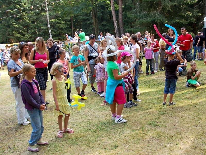 Několik stovek hostů z Lubů a německého města Erlbach a dalších měst zavítalo o víkendu do Lubů. Konal se tu již devatenáctý ročník Hraničních slavností. 