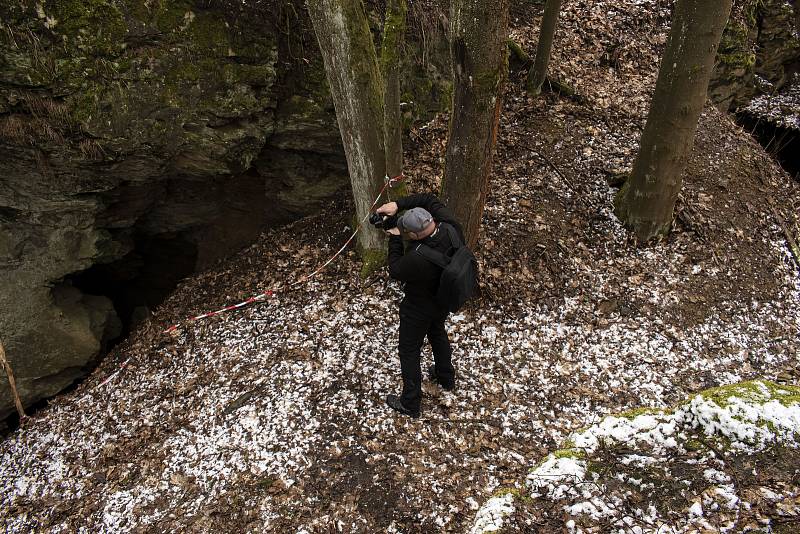 Fotoklub se vydal poznávat krasové jevy pod Dylení