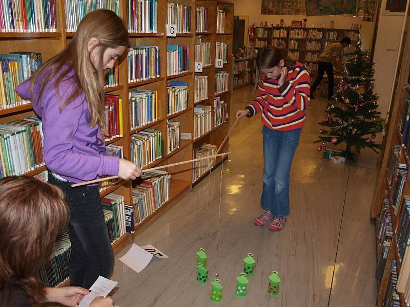 Městská knihovna v Chebu se připojila k akci s názvem Den pro dětskou knihu. Obě budovy knihovny tak byly v sobotu plné čtenářů i jen zvědavých kolemjdoucích.