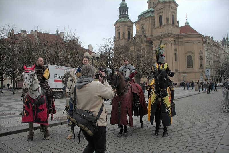 Fotografky ze západu Čech zachytily atmosféru protestů na Staroměstském náměstí