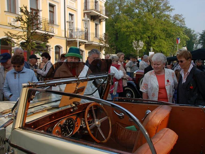 XI. mezinárodní soutěž elegance historických vozidel ve Františkových Lázních