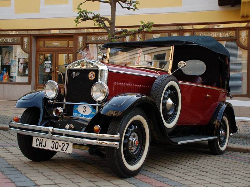 XI. mezinárodní soutěž elegance historických vozidel ve Františkových Lázních