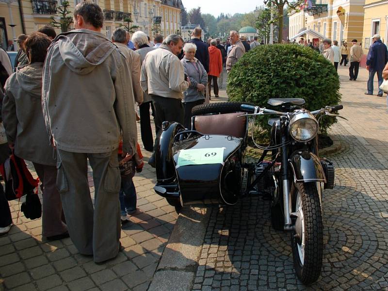 XI. mezinárodní soutěž elegance historických vozidel ve Františkových Lázních