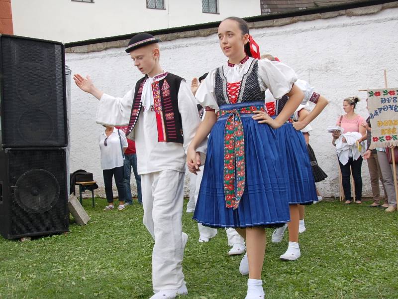 Víkend na hradě Seeberg byl ve znamení 740. výročí a vína.