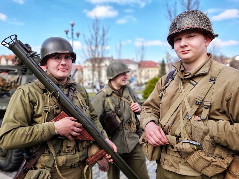 Připomínka osvobození pohraničí byla letos největší v Karlovarském kraji a pochvalovali si ji i samotní účastníci akce například z řad modelářů vojenské techniky.