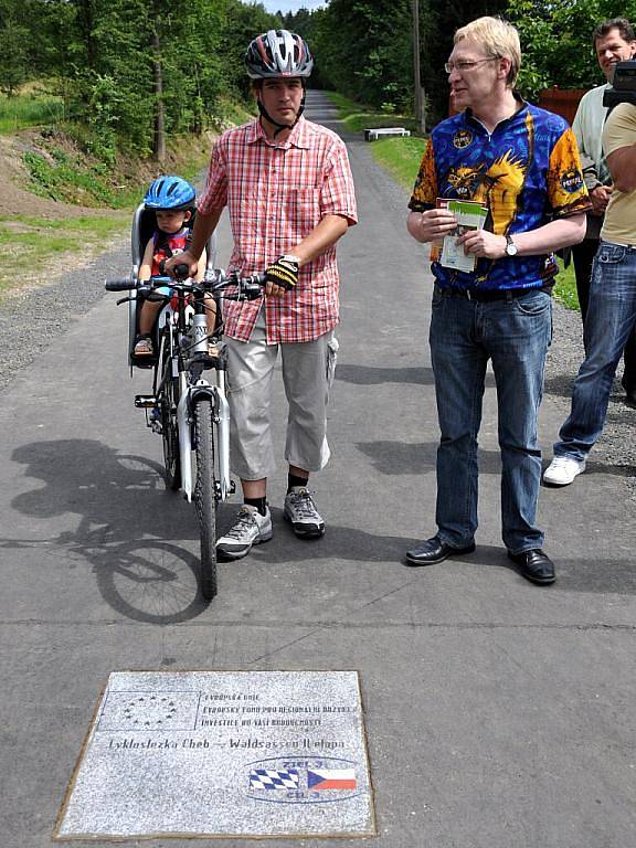 Slavnostní otevření nové části cyklostezky ve Slapanech u Chebu