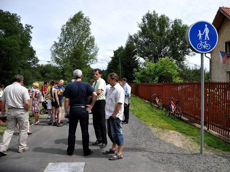 Slavnostní otevření nové části cyklostezky ve Slapanech u Chebu