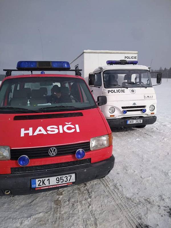 Hasiči Velká Hleďsebe vozí policistům i polévku.