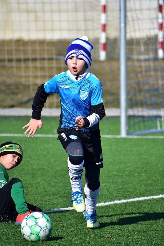 FK Hvězda Cheb se zapojuje do pomoci Ukrajině po svém. Už nyní totiž probíhají tréninky, kde trénuji mladí ukrajinští hráči. Zapojit se mohou kluci i holky všech věkových kategorií, které Hvězda provozuje.