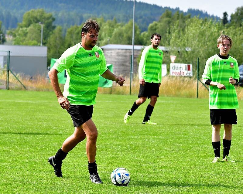 Sigi team v benefičním utkání pokořil Potůčky v poměru 10:4.