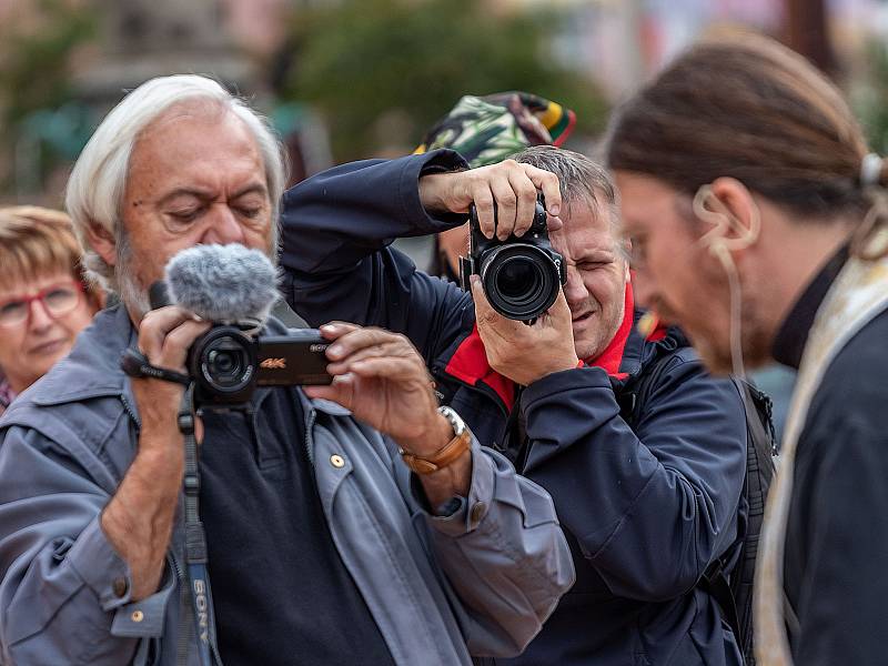 Obecní pec na chleba vyroste během následujících týdnů v komunitní zahradě v Májové ulici v Chebu. Na zakrytí pece bude využita unikátní replika krovu presbytáře františkánského kláštera.