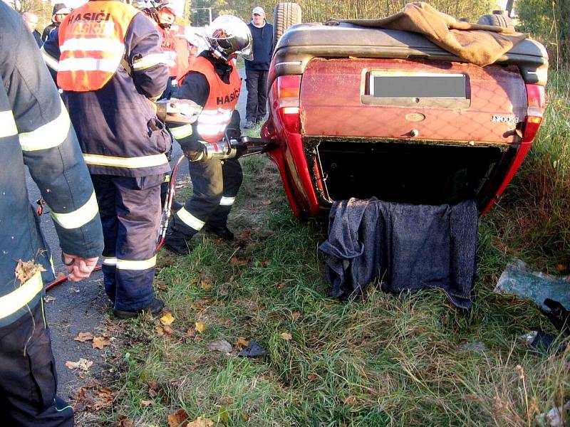 NA DOPRAVNÍ NEHODY jsou tepelští dobrovolní hasiči připraveni, tento fakt ukázalo závěrečné prověřovací cvičení, při kterém čtveřice hasičů obstála na jedničku. 