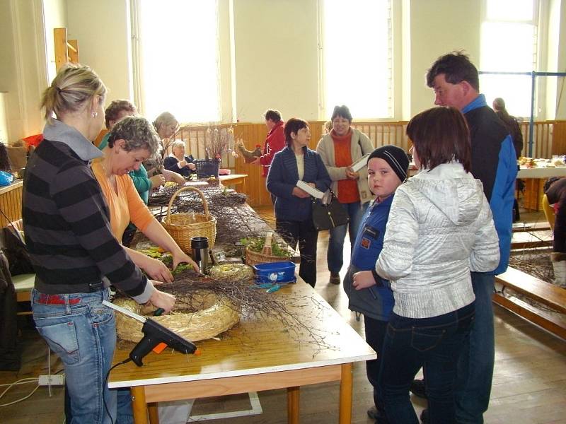 Již podruhé si mohli obyvatelé obce Hazlov na Chebsku vychutnat velikonoční jarmark. 