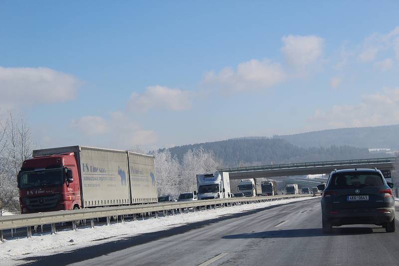 Kontroly na hranicích okresů Cheb a Sokolov.