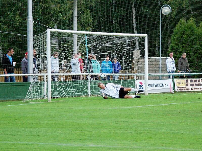 V KRAJSKÉM PŘEBORU mužů v kopané  prohrály doma Františkovy Lázně s  Citicemi. (Fr.  Lázně - Citice 1:2). 