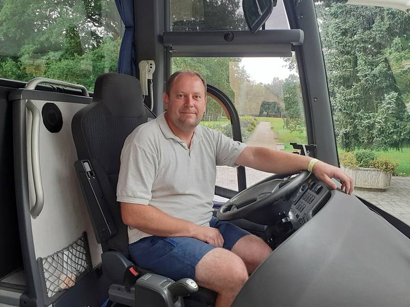 Františkovy Lázně přivítaly v neděli v podvečer plný autobus rodin z Moravy, kde řádilo tornádo. Město uvolnilo čtvrt milionu na týdenní pobyt v lázních a blízkém okolí. Cílem této akce je ulehčit práci vichřicím postiženým rodinám na obnově svých domovů 