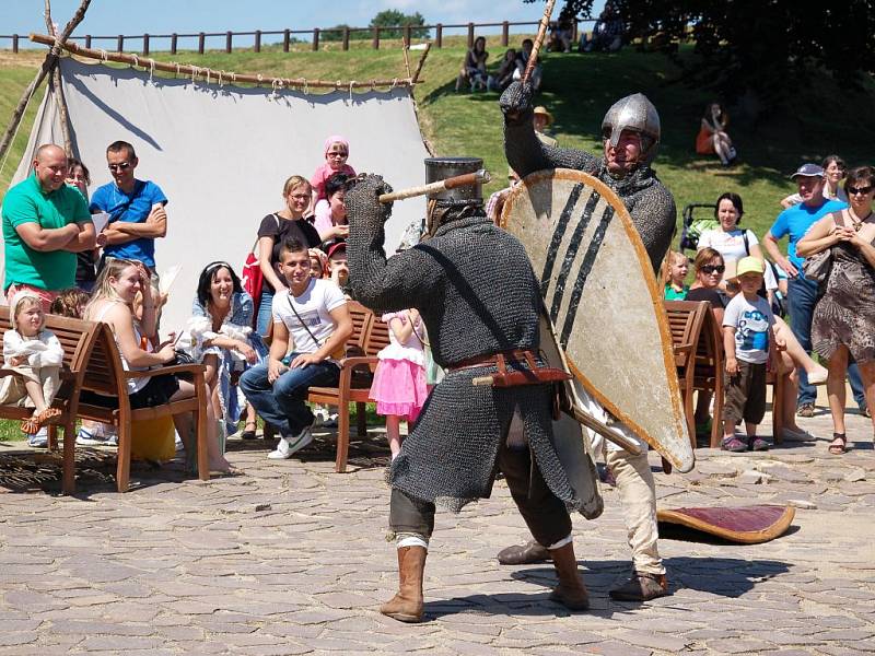 Chebský hrad poprvé oživily středověké slavnosti. 