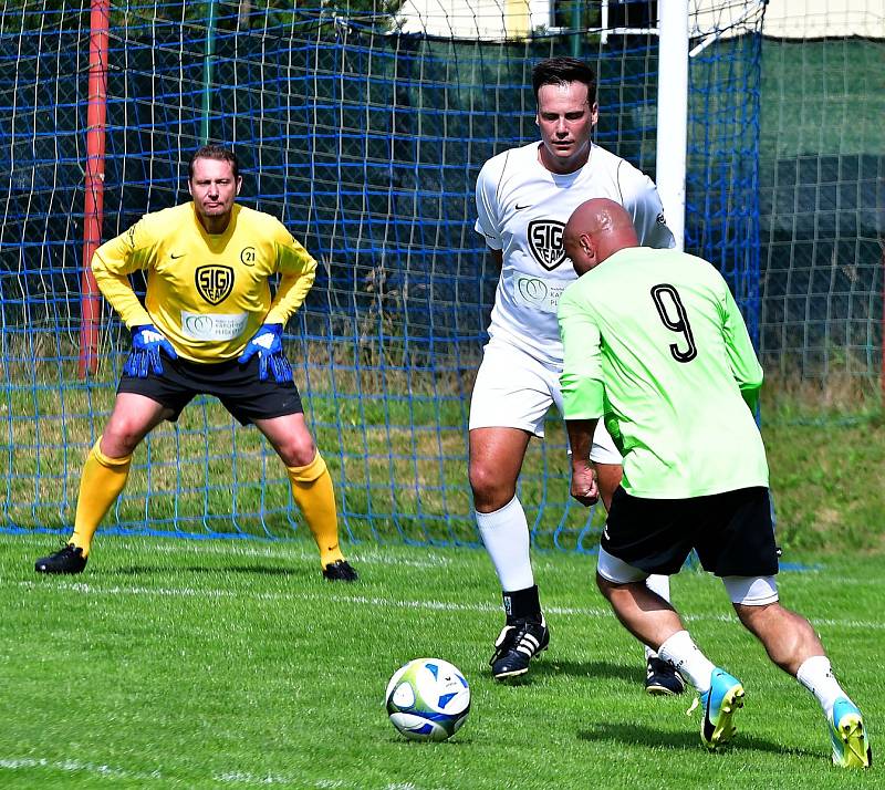 Sigi team v benefičním utkání pokořil Potůčky v poměru 10:4.