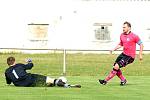 Celek FC Cheb (v růžovém) doma jasně přehrál mužstvo Lomnice 4:1.