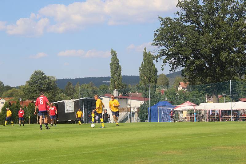 V Dolním Žandově oslavovali fotbalisté třicetileté výročí postupu.