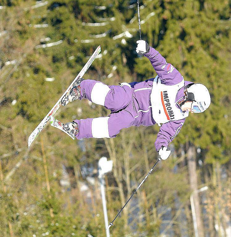 Česká olympionička Nikola Sudová obsadila páté místo v závodu Světového poháru v paralelní jízdě na boulích, který se konal za krásného, slunečného počasí na svahu Skiarea Mariánské Lázně.