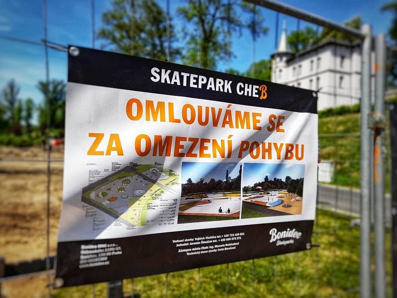 Na levém břehu Krajinky v Chebu roste jeden z nejmodernějších skateparků v České republice.