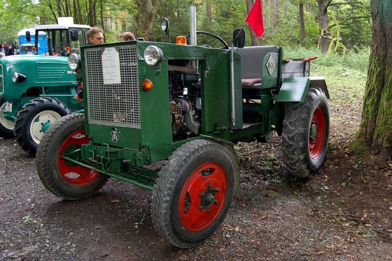 Výstava historických traktorů na jednom z minulých ročníků Hraničních slavností v Lubech