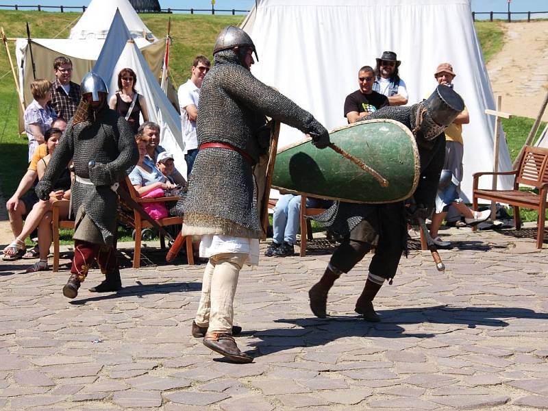 Chebský hrad poprvé oživily středověké slavnosti. 