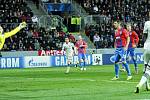 Viktoria Plzeň - Bayern Mnichov 0:1. Osudný okamžik. Kozáčik nedosáhl na hlavičku Mandžukiče