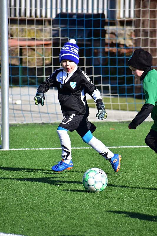 FK Hvězda Cheb se zapojuje do pomoci Ukrajině po svém. Už nyní totiž probíhají tréninky, kde trénuji mladí ukrajinští hráči. Zapojit se mohou kluci i holky všech věkových kategorií, které Hvězda provozuje.