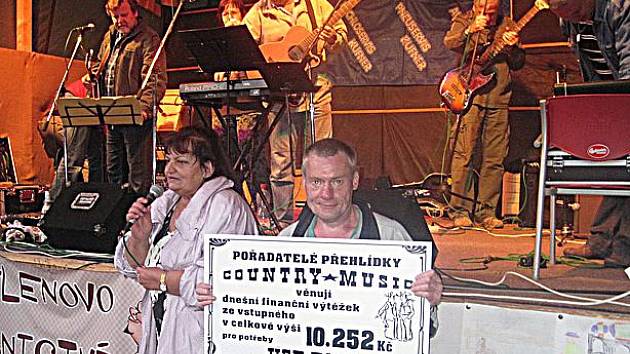 Velký františkolázeňský Country Fest se odehrál ve františklázeňském Přírodním divadle a pomohl potřebným.