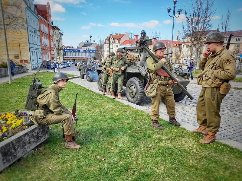 Připomínka osvobození pohraničí byla letos největší v Karlovarském kraji a pochvalovali si ji i samotní účastníci akce například z řad modelářů vojenské techniky.