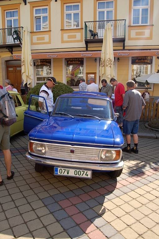 XIV. ročník Mezinárodní soutěže elegance historických vozidel se uskutečnil ve Františkových Lázních.