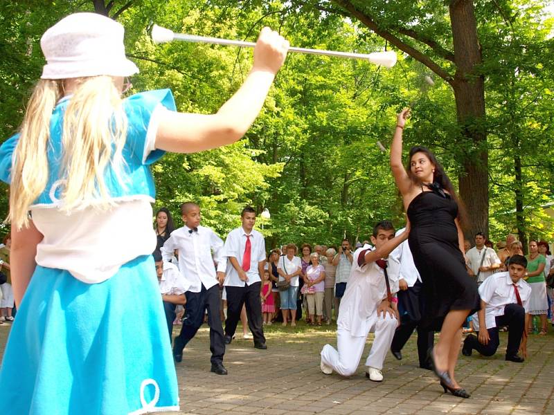 NA FESTIVALU letos vystoupila víc než desítka souborů.  