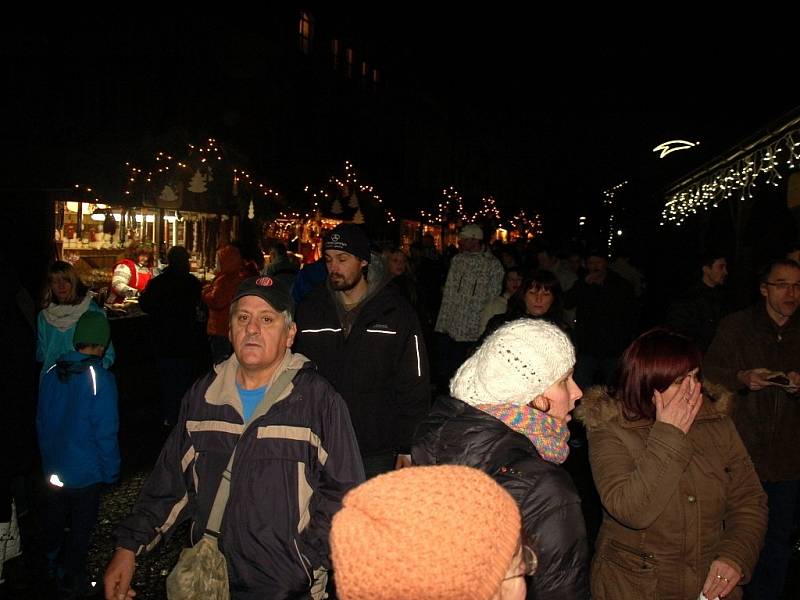 Vánoční trhy ná chebském náměstí Krále Jiřího 2013.
