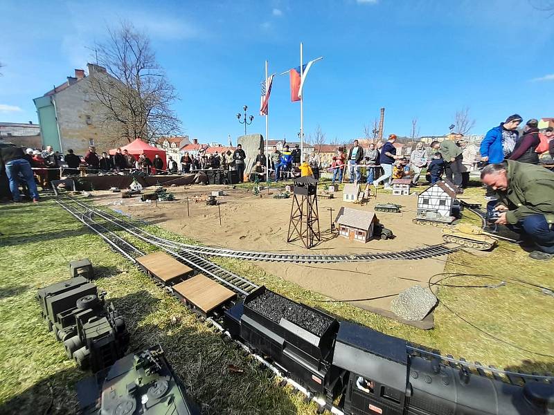 Připomínka osvobození pohraničí byla letos největší v Karlovarském kraji a pochvalovali si ji i samotní účastníci akce například z řad modelářů vojenské techniky.