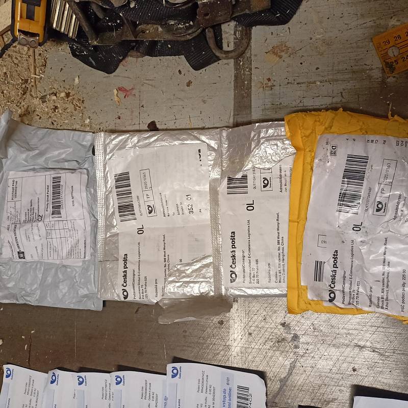 Lidé z Aše měli své vybrakované zásilky hozené v kontejneru v Mokřinách.