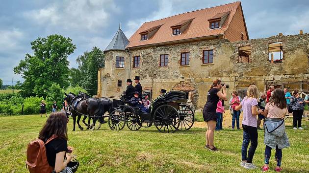 Dobové obleky a historické kočáry. Taková byla přehlídka tradiční Equipage Bad Elster - Aš, kde se Kopaninami promenádovalo mnoho výstavních kočárů a ušlechtilých koní.