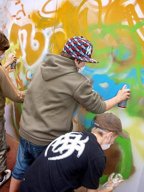 Galerie výtvarného umění v Chebu uspořádala velkou graffity akci.