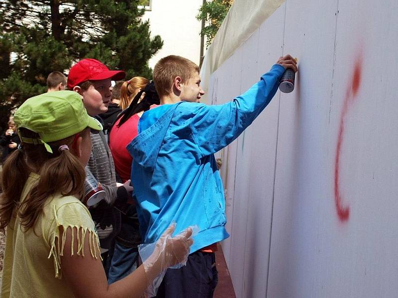 Galerie výtvarného umění v Chebu uspořádala velkou graffity akci.