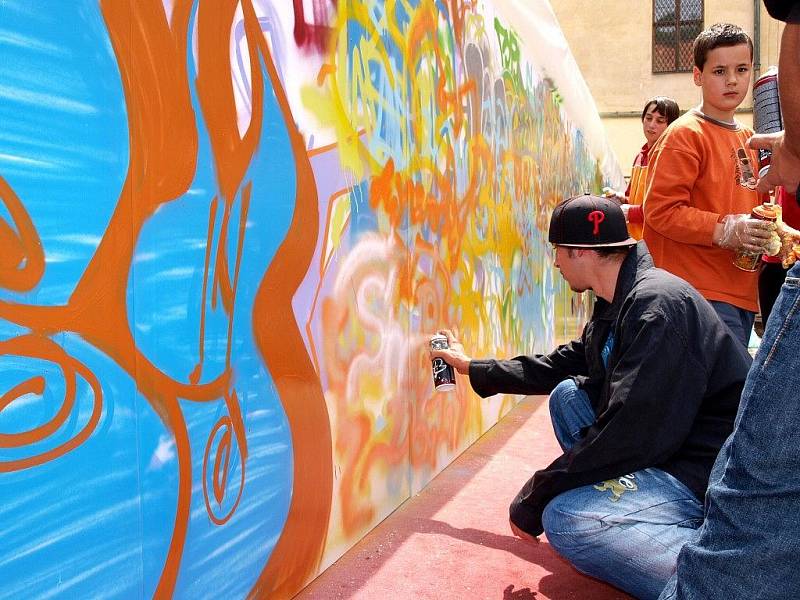 Galerie výtvarného umění v Chebu uspořádala velkou graffity akci.