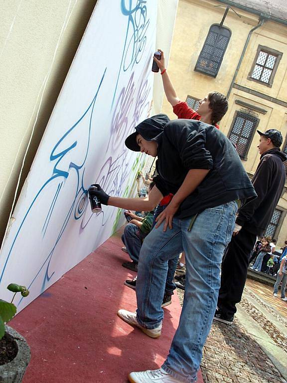 Galerie výtvarného umění v Chebu uspořádala velkou graffity akci.