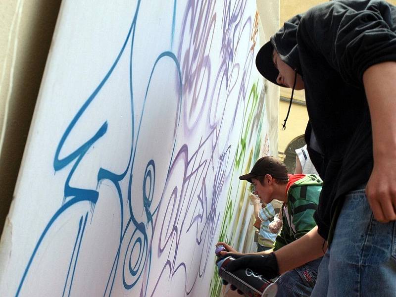 Galerie výtvarného umění v Chebu uspořádala velkou graffity akci.