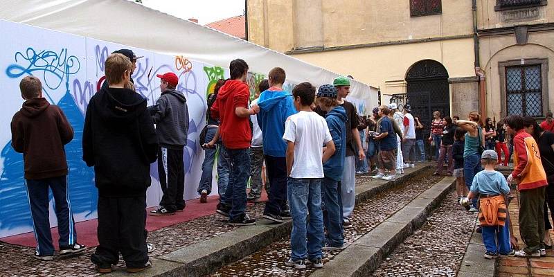 Galerie výtvarného umění v Chebu uspořádala velkou graffity akci.